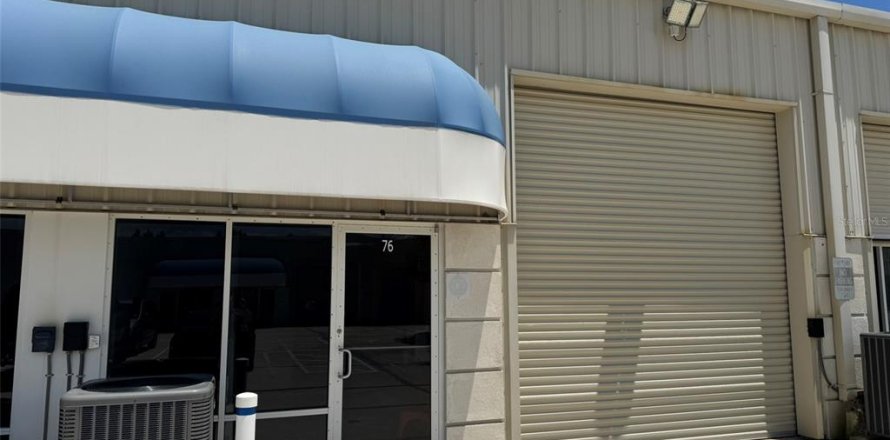Commercial property in Bunnell, Florida 148.64 sq.m. № 2223803