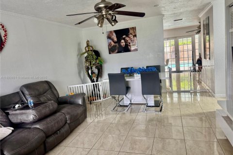 Casa en alquiler en Miami, Florida, 3 dormitorios, 113.43 m2 № 1947750 - foto 19