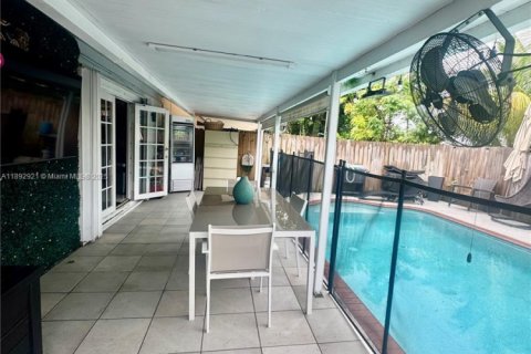 Casa en alquiler en Miami, Florida, 3 dormitorios, 113.43 m2 № 1947750 - foto 22