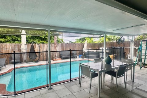 Casa en alquiler en Miami, Florida, 3 dormitorios, 113.43 m2 № 1947750 - foto 21