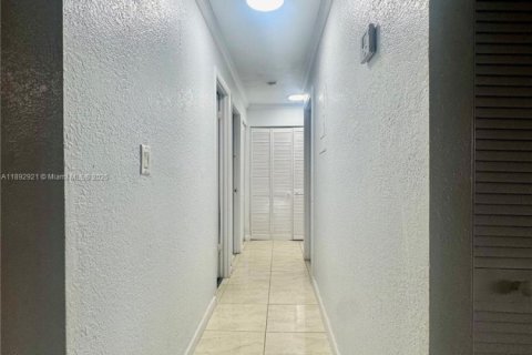 Casa en alquiler en Miami, Florida, 3 dormitorios, 113.43 m2 № 1947750 - foto 6