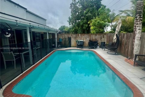 Casa en alquiler en Miami, Florida, 3 dormitorios, 113.43 m2 № 1947750 - foto 20
