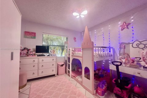Casa en alquiler en Miami, Florida, 3 dormitorios, 113.43 m2 № 1947750 - foto 13
