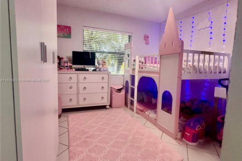 Casa en alquiler en Miami, Florida, 3 dormitorios, 113.43 m2 № 1947750 - foto 12