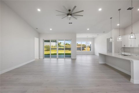 House in Lake Alfred, Florida 4 bedrooms, 246.75 sq.m. № 2231741 - photo 3