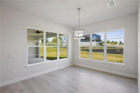 House in Lake Alfred, Florida 4 bedrooms, 246.75 sq.m. № 2231741 - photo 16