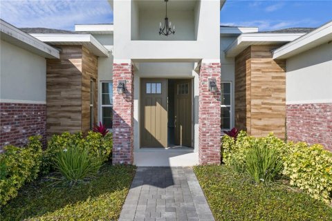 House in Lake Alfred, Florida 4 bedrooms, 246.75 sq.m. № 2231741 - photo 2