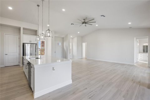 House in Lake Alfred, Florida 4 bedrooms, 246.75 sq.m. № 2231741 - photo 5