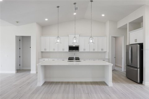 House in Lake Alfred, Florida 4 bedrooms, 246.75 sq.m. № 2231741 - photo 9