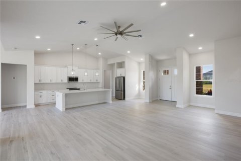 House in Lake Alfred, Florida 4 bedrooms, 246.75 sq.m. № 2231741 - photo 7