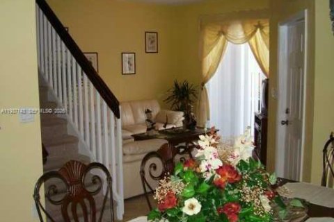 Condo in Pembroke Pines, Florida, 3 bedrooms  № 1995050 - photo 3