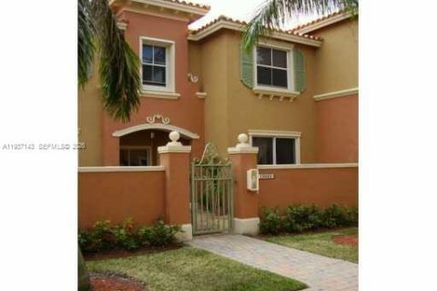 Condo in Pembroke Pines, Florida, 3 bedrooms  № 1995050 - photo 2