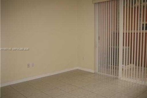 Condo in Pembroke Pines, Florida, 3 bedrooms  № 1995050 - photo 4