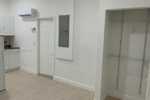 Commercial property in Homestead, Florida № 2401331 - photo 3