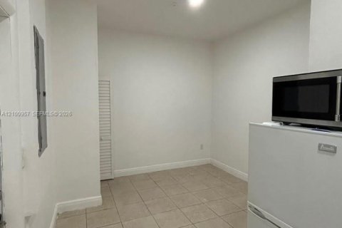Commercial property in Homestead, Florida № 2401331