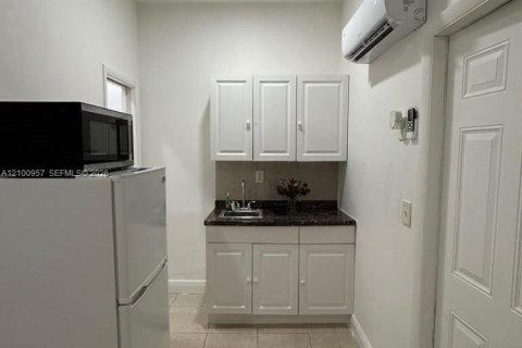 Commercial property in Homestead, Florida № 2401331 - photo 2