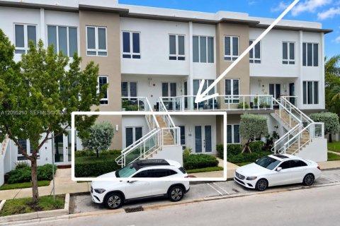Condo à Doral, Floride, 3 chambres  № 2384836