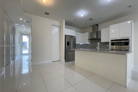 Copropriété à louer à Doral, Floride: 3 chambres, 126.35 m2 № 2384836 - photo 6