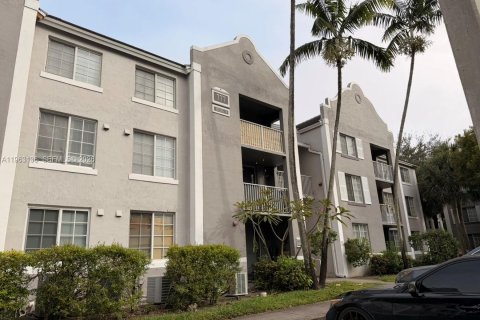 Copropriété à louer à Pembroke Pines, Floride: 3 chambres, 98.29 m2 № 2025161 - photo 4