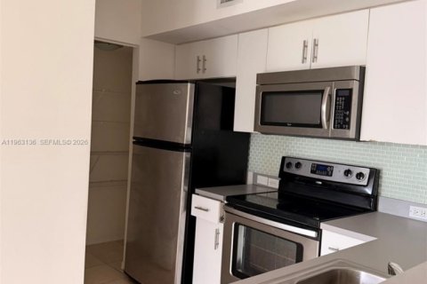 Copropriété à louer à Pembroke Pines, Floride: 3 chambres, 98.29 m2 № 2025161 - photo 18