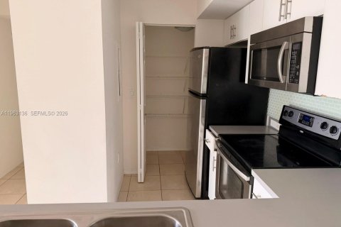 Copropriété à louer à Pembroke Pines, Floride: 3 chambres, 98.29 m2 № 2025161 - photo 9