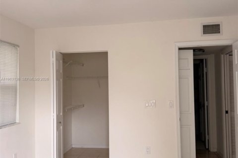 Copropriété à louer à Pembroke Pines, Floride: 3 chambres, 98.29 m2 № 2025161 - photo 16