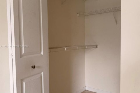 Copropriété à louer à Pembroke Pines, Floride: 3 chambres, 98.29 m2 № 2025161 - photo 17