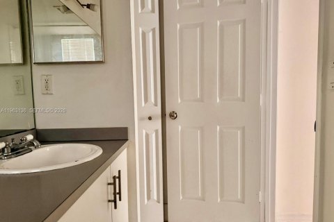 Copropriété à louer à Pembroke Pines, Floride: 3 chambres, 98.29 m2 № 2025161 - photo 13