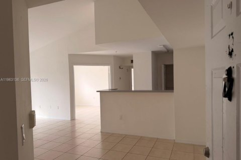 Copropriété à louer à Pembroke Pines, Floride: 3 chambres, 98.29 m2 № 2025161 - photo 23