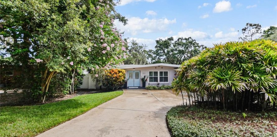 House in Winter Park, Florida 3 bedrooms, 142.7 sq.m. № 1813684