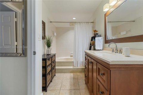 Condo in West Palm Beach, Florida, 2 bedrooms  № 2002070 - photo 14