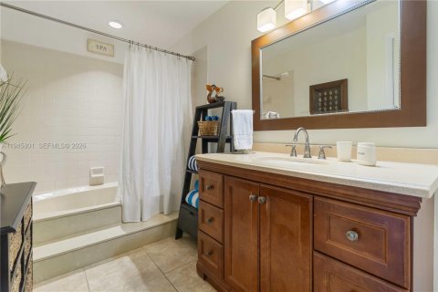 Condo in West Palm Beach, Florida, 2 bedrooms  № 2002070 - photo 15