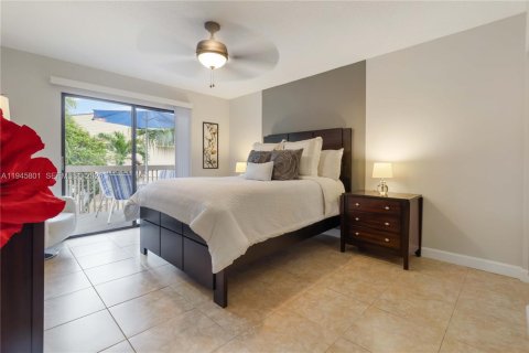 Condo in West Palm Beach, Florida, 2 bedrooms  № 2002070 - photo 12