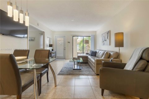Condo à West Palm Beach, Floride, 2 chambres  № 2002070