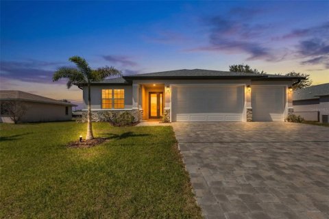 Villa ou maison à Punta Gorda, Floride 4 chambres, 203.55 m2 № 2119786