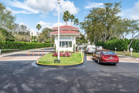 Condo in Delray Beach, Florida, 2 bedrooms  № 1230183 - photo 1