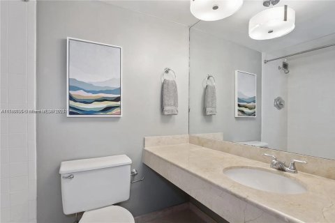 Condo in Miami Beach, Florida, 2 bedrooms  № 1867028 - photo 9