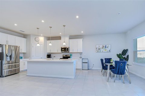 House in Land O' Lakes, Florida 4 bedrooms, 259.85 sq.m. № 2226268 - photo 7