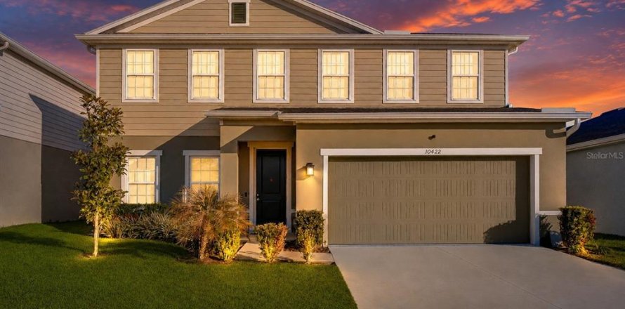 House in Land O' Lakes, Florida 4 bedrooms, 259.85 sq.m. № 2226268