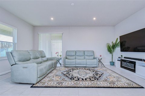 House in Land O' Lakes, Florida 4 bedrooms, 259.85 sq.m. № 2226268 - photo 19
