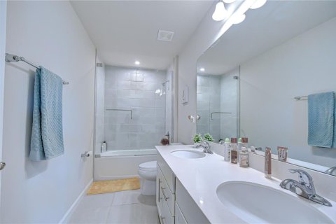 House in Land O' Lakes, Florida 4 bedrooms, 259.85 sq.m. № 2226268 - photo 28