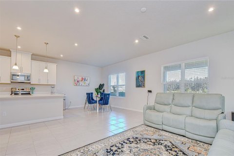 House in Land O' Lakes, Florida 4 bedrooms, 259.85 sq.m. № 2226268 - photo 11