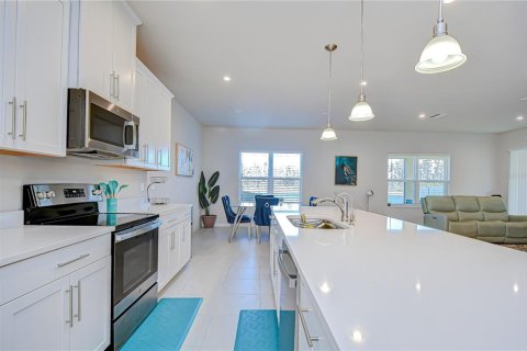 House in Land O' Lakes, Florida 4 bedrooms, 259.85 sq.m. № 2226268 - photo 13