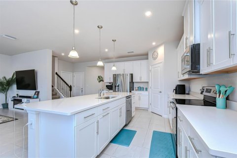 House in Land O' Lakes, Florida 4 bedrooms, 259.85 sq.m. № 2226268 - photo 10