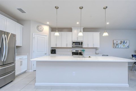 House in Land O' Lakes, Florida 4 bedrooms, 259.85 sq.m. № 2226268 - photo 6