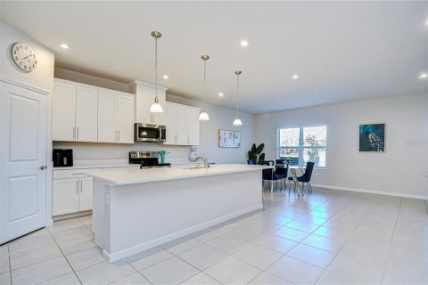 House in Land O' Lakes, Florida 4 bedrooms, 259.85 sq.m. № 2226268 - photo 9