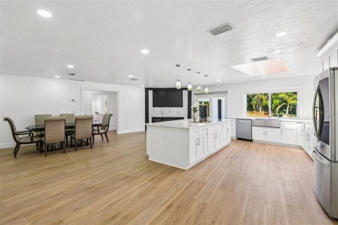 Villa ou maison à vendre à Largo, Floride: 4 chambres, 320.7 m2 № 2121504 - photo 12