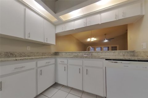 Villa ou maison à louer à Winter Haven, Floride: 3 chambres, 153.85 m2 № 2420427 - photo 4