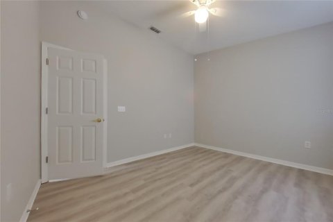 Villa ou maison à louer à Winter Haven, Floride: 3 chambres, 153.85 m2 № 2420427 - photo 11
