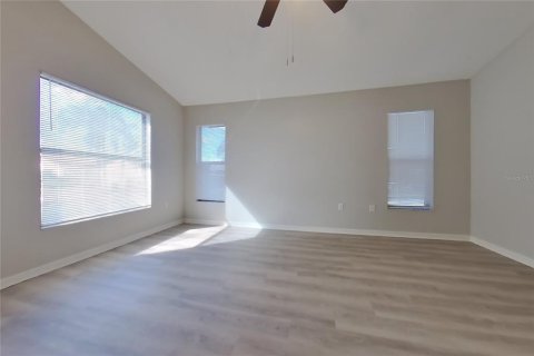 Villa ou maison à louer à Winter Haven, Floride: 3 chambres, 153.85 m2 № 2420427 - photo 6
